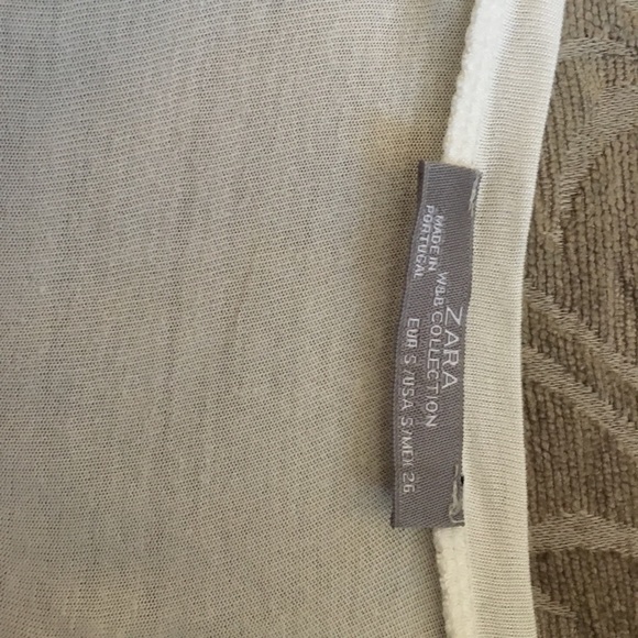 Zara FASHION Graphic Tee - Picture 3 of 3